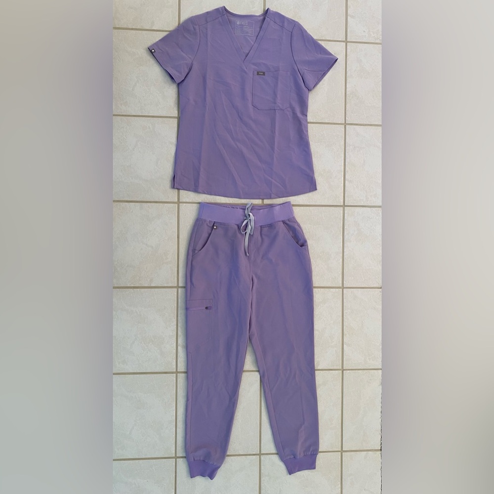 Unworn FIGS scrub set